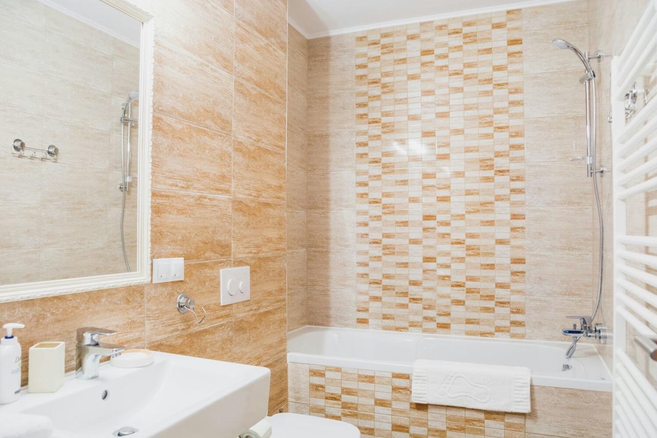 Apartament 4Tourists บราชอฟ ภายนอก รูปภาพ